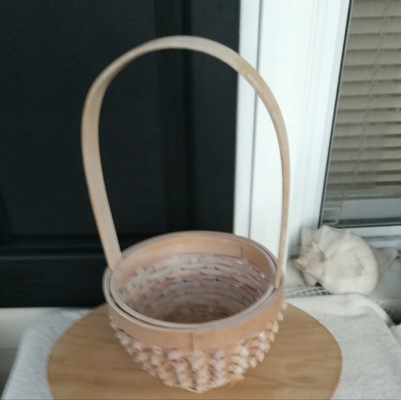 Unique Long Handle Basket 12" tall x 6 1/2" wide. Basket is 4" tall - Picture 8 of 8
